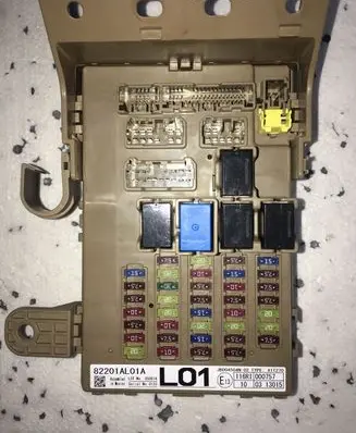Subaru Legacy Fuse module 82201AL01A JB004504N02