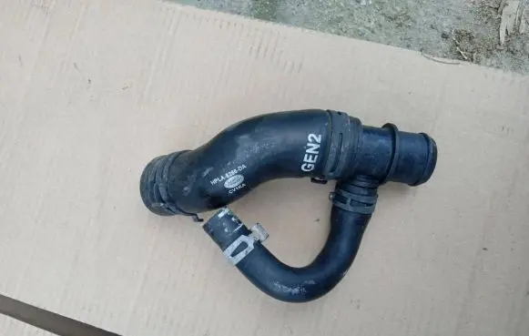 Land Rover Range Rover Sport L494 Engine coolant pipe/hose HPLA8286DA