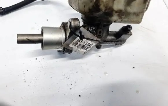 Volkswagen Touran I Master brake cylinder 