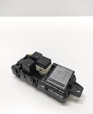 Volvo S40, V40 Fuse module 30889989
