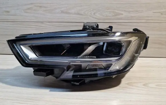 Audi A3 S3 8V Headlight/headlamp 8V0941033C