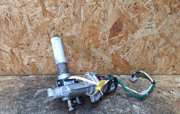 Toyota Yaris Power steering pump JJ301-000740