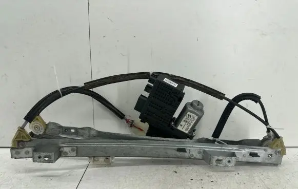 Citroen C4 I Picasso Front door window regulator with motor 400965C