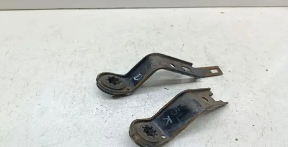 Toyota Prius (XW30) Radiator mount bracket