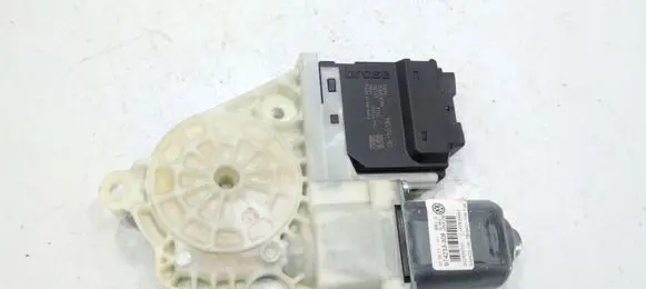 Volkswagen PASSAT B7 Rear door window regulator motor 3C0959795