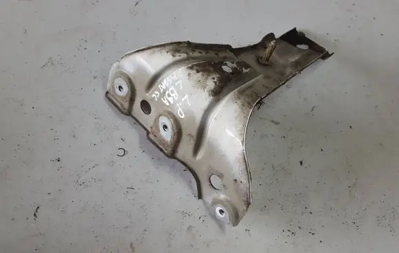 Volkswagen PASSAT CC Fender mounting bracket