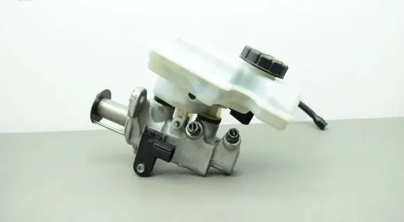 Master brake cylinder