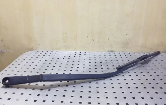 Hyundai ix35 Front wiper blade arm