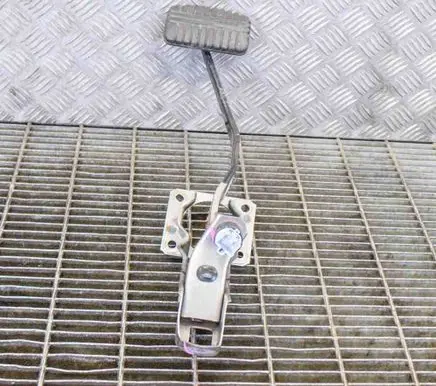 Mitsubishi L200 Brake pedal 4620A324