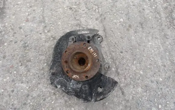 BMW 5 E39 Front wheel hub spindle knuckle