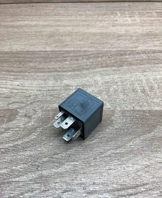 Volkswagen Golf IV Other relay 1J0906381 V23134B63X383 429