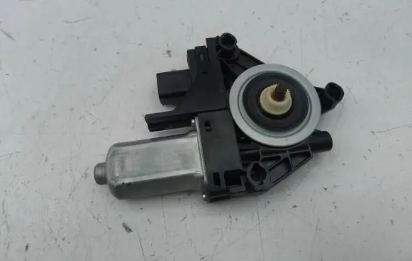 Jeep Cherokee Front door window regulator motor 931400104