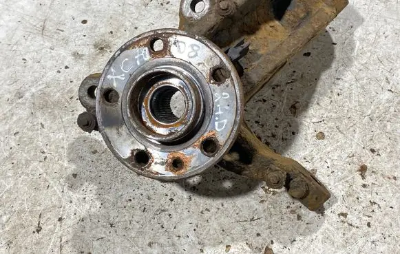 Volvo XC70 Front wheel hub spindle knuckle