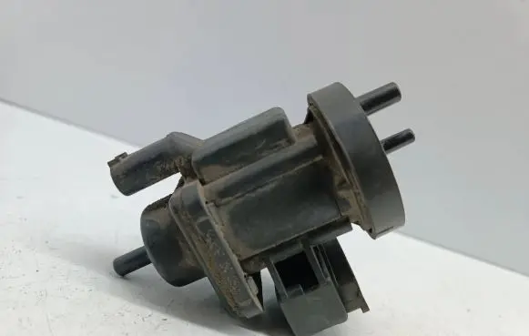 Mercedes-Benz C W203 Turbo solenoid valve A0005450427 0005450427