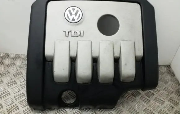 Volkswagen Golf V Engine cover (trim) 03G103925AE