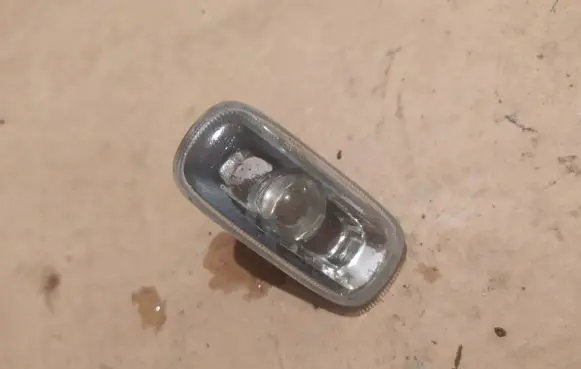Audi A4 S4 B7 8E 8H Front fender indicator light 8E0949127