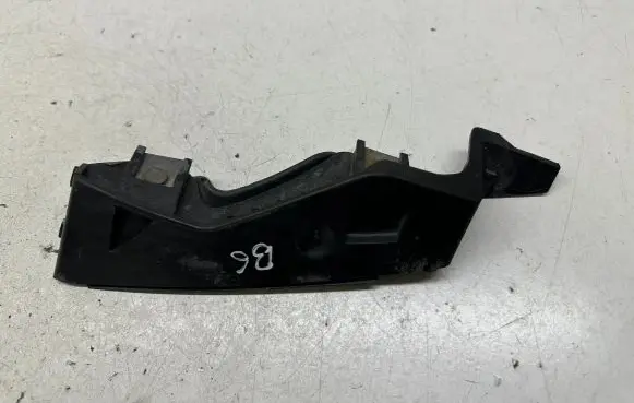 Volkswagen PASSAT B6 Front bumper mounting bracket 3C0807506