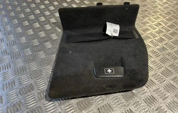 BMW 4 F36 Gran coupe Trunk/boot side trim panel 7337233