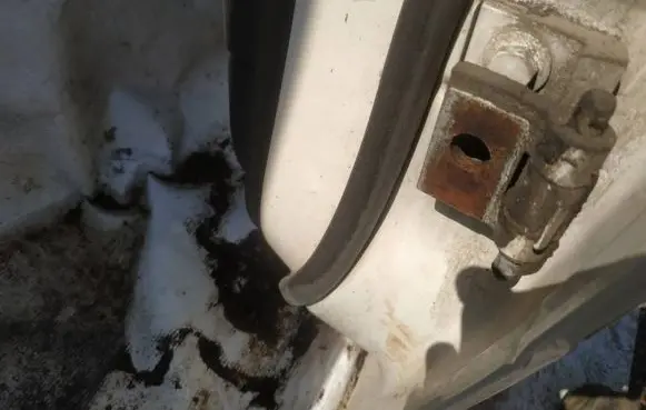 Volvo XC90 Rear door lower hinge