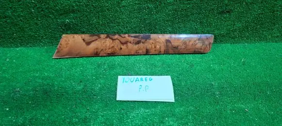 Volkswagen Touareg II Front door trim bar 7P6867440B