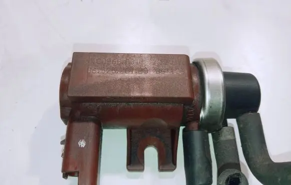Mazda 3 I Vacuum valve 9652570180 70096803