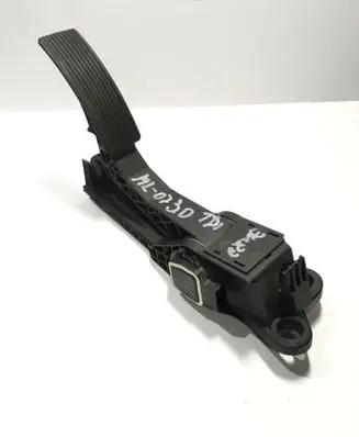 Mercedes-Benz ML W164 Accelerator throttle pedal A1643000004 ZGS010 060907
