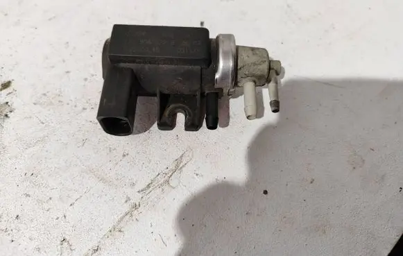 Volkswagen Golf IV Turbo solenoid valve 1J0906627B 03T174 72290345