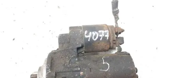 Volkswagen Golf IV Starter motor 4077
