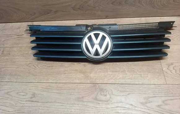 Volkswagen Golf IV Front grill 1J5853655C 1J5853601