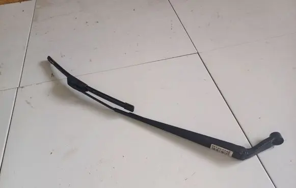 Toyota Avensis T250 Front wiper blade arm