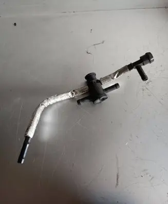 Engine coolant pipe/hose