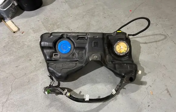 BMW 5 G30 G31 G38 Fuel tank 9488544 93003661 9468608
