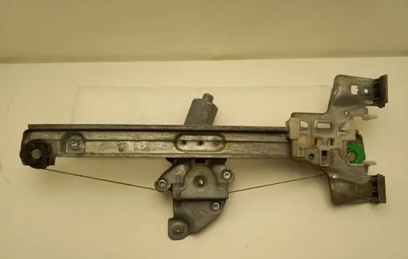 Rear door manual window regulator