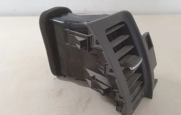 Nissan X-Trail T31 Dash center air vent grill 68751JG00A