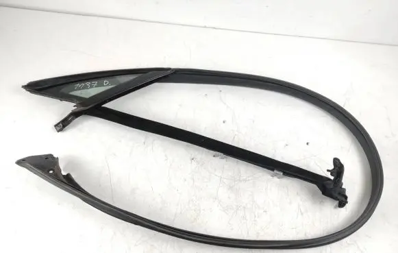 Mercedes-Benz E C207 W207 Rear side window
