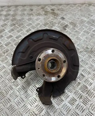 Front wheel hub