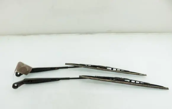 Suzuki Jimny Front wiper blade arm 
