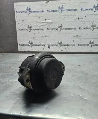 Engine mount bracket