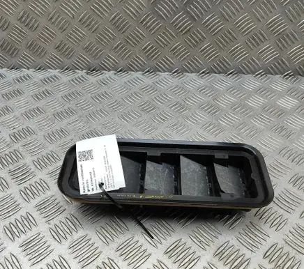 Volvo XC40 Quarter panel pressure vent 31449325