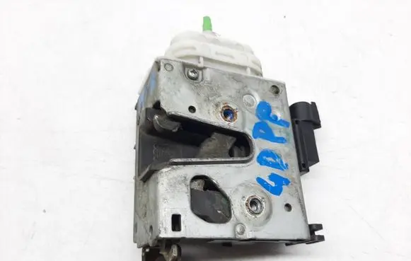 Audi A4 S4 B5 8D Front door lock 4D1837016D