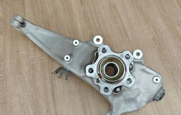 BMW 5 G30 G31 G38 Front wheel hub 6884385 6899175
