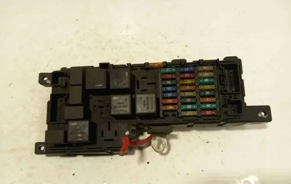 Volvo S80 Fuse module 8678449 518828017
