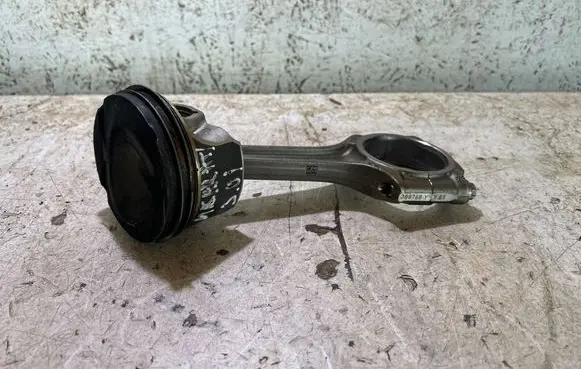 Maserati Ghibli Piston with connecting rod 