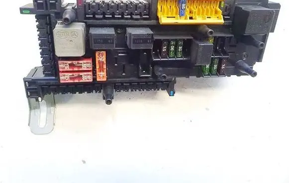 Mercedes-Benz C AMG W204 Fuse box set 748038 1718783