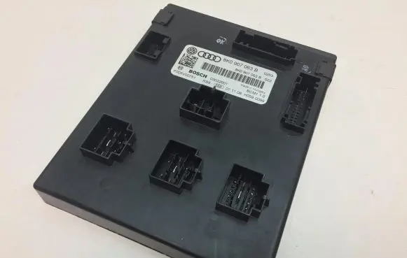Audi A4 S4 B8 8K Comfort/convenience module 8K0907063B