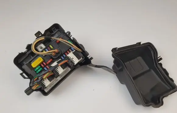 Citroen DS3 Fuse module 9667199680