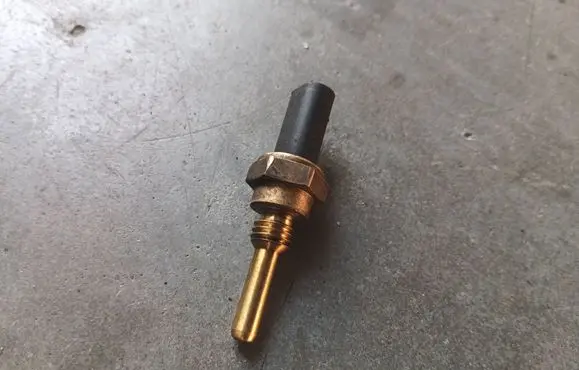 Jaguar XF Coolant temperature sensor G4D312C538AA