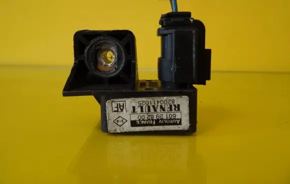 Renault Megane II Airbag deployment crash/impact sensor 8200411025
