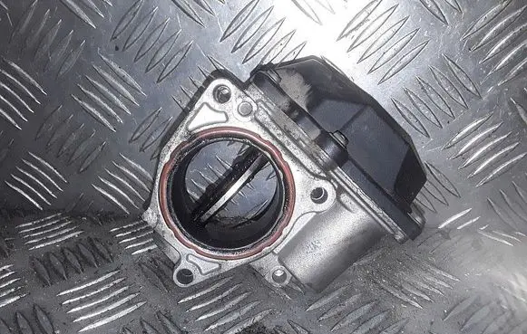 Volkswagen Touran I Throttle valve 03g128063a