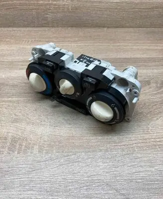 Nissan Micra Climate control unit F667193V